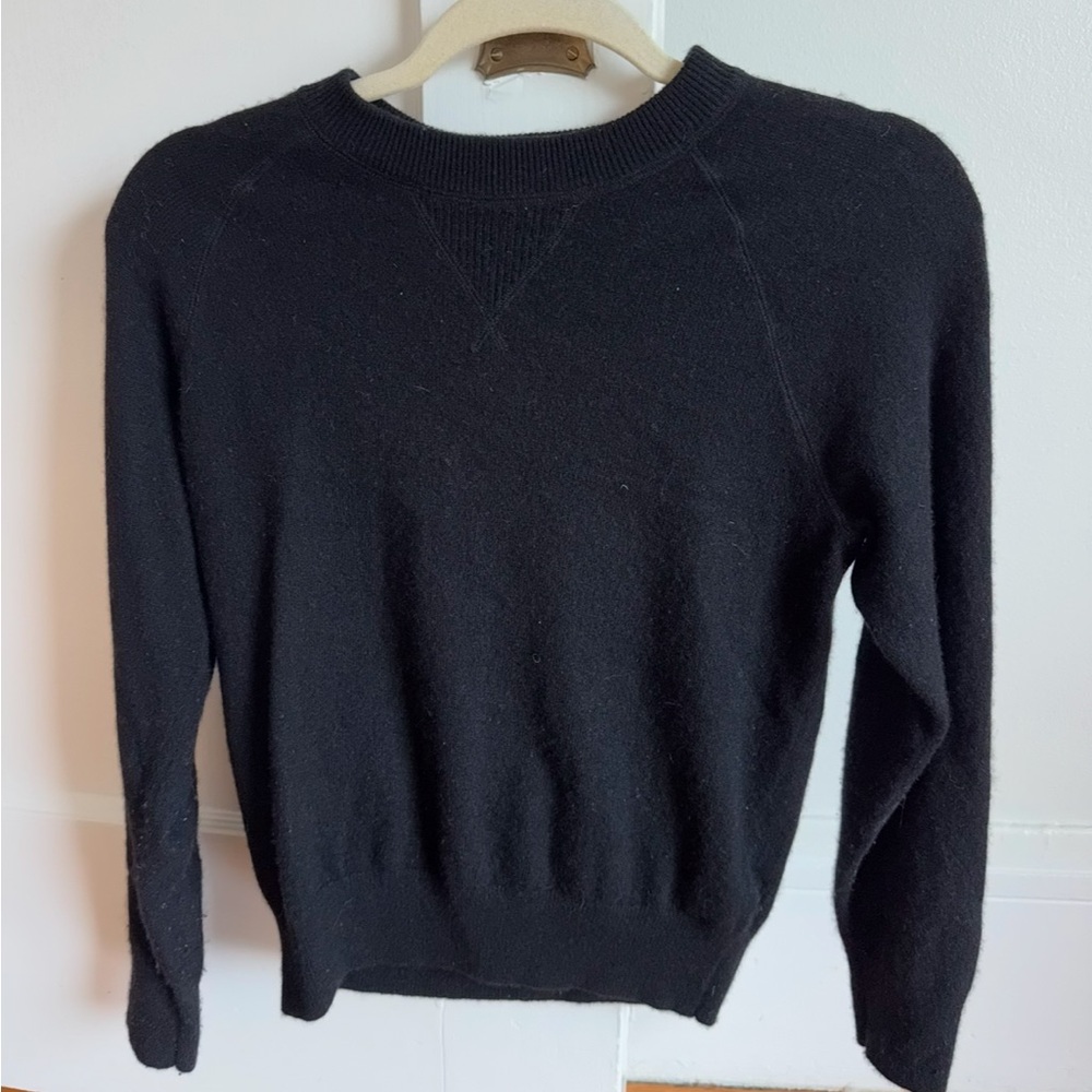 Black everlane cashmere sweater